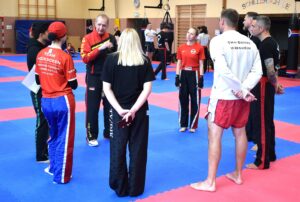 Besprechung der Teilnehmer im Rahmen der praktischen Prüfung