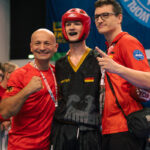 Lejs Fejzic mit den Landestrainern PF Kenan Fejzic (li.) und Stefan Reinboth